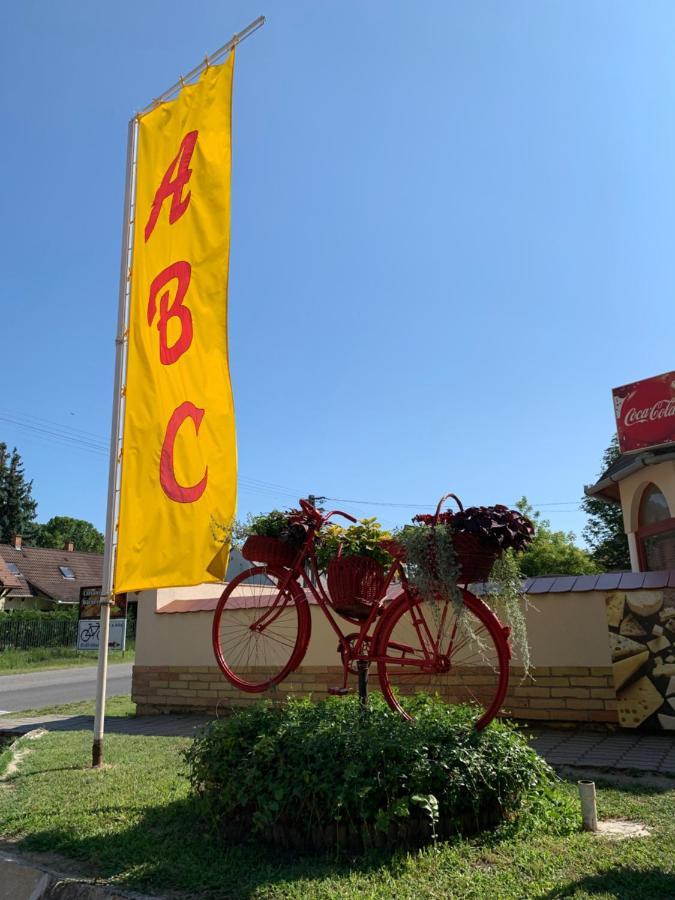 Laszlo Nyaralohaz Balatonfenyves Exterior photo
