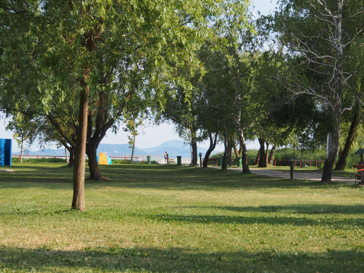 Laszlo Nyaralohaz Balatonfenyves Exterior photo