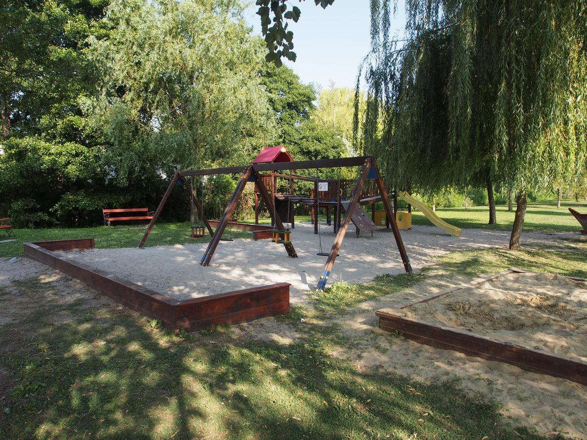 Laszlo Nyaralohaz Balatonfenyves Exterior photo