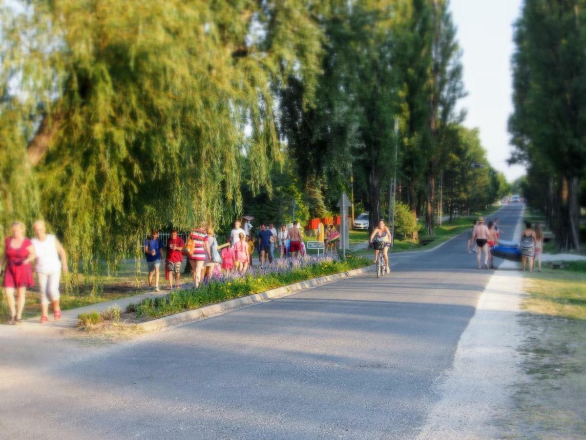 Laszlo Nyaralohaz Balatonfenyves Exterior photo