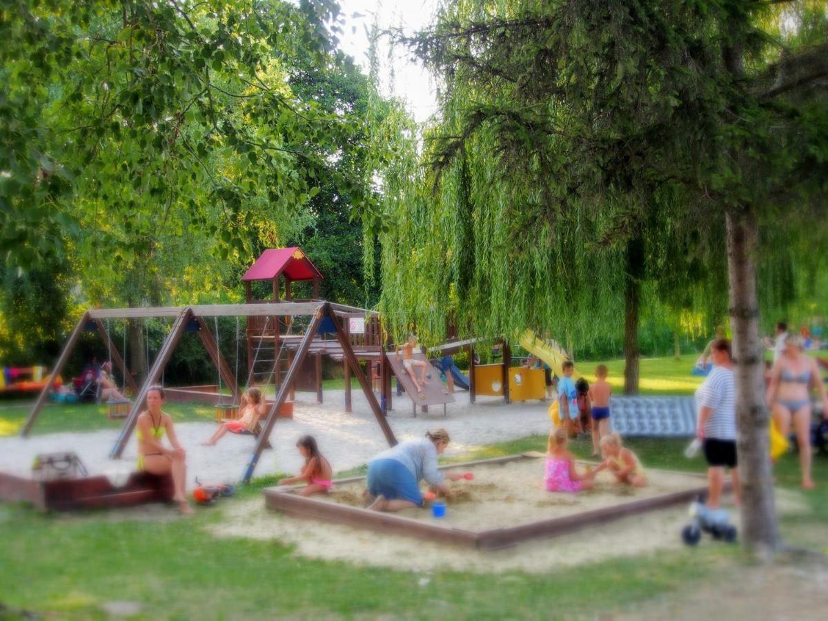 Laszlo Nyaralohaz Balatonfenyves Exterior photo